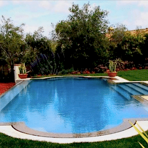 BETONARME ÜSTTEN TAŞMALI ÖZEL VİLLA HAVUZU